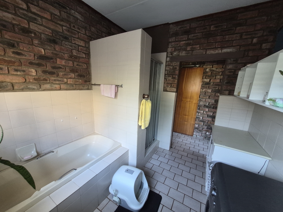 5 Bedroom Property for Sale in Dana Bay Western Cape